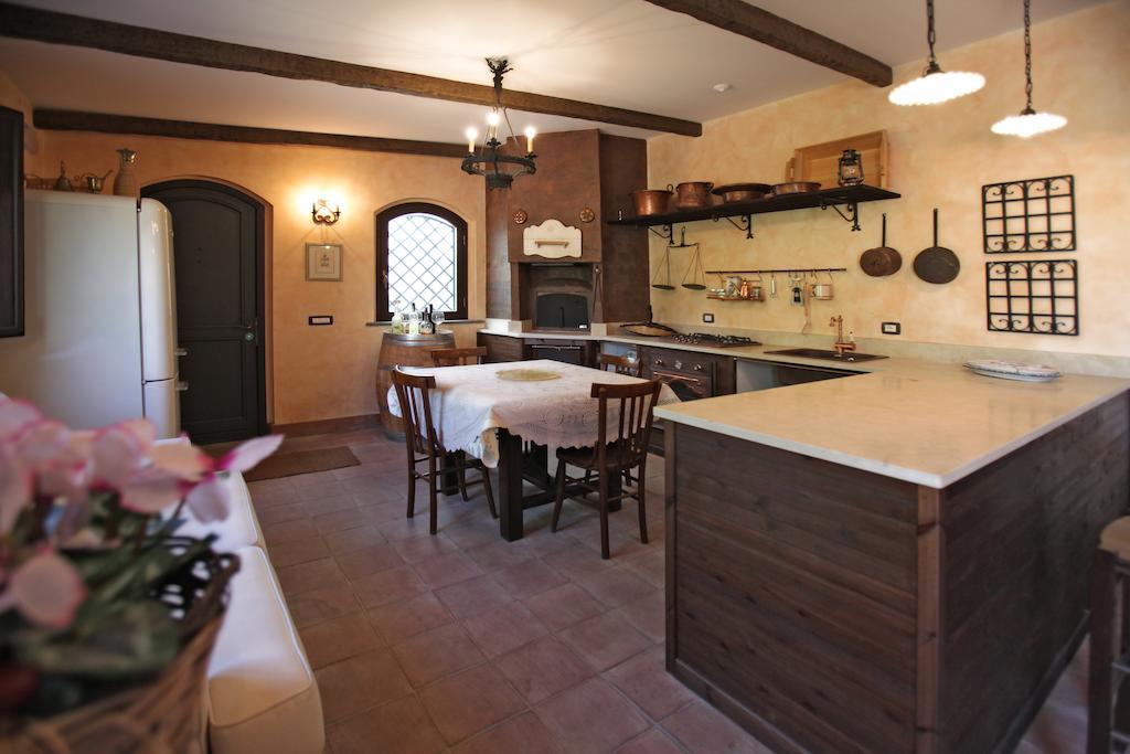 A Casa Di Ludo - Apartments & Short Lets Catania Room photo